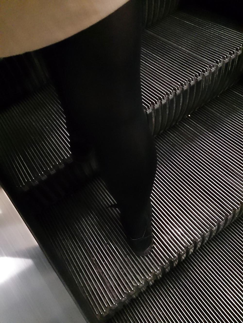 25P Candid legs and stockings pantyhose from London