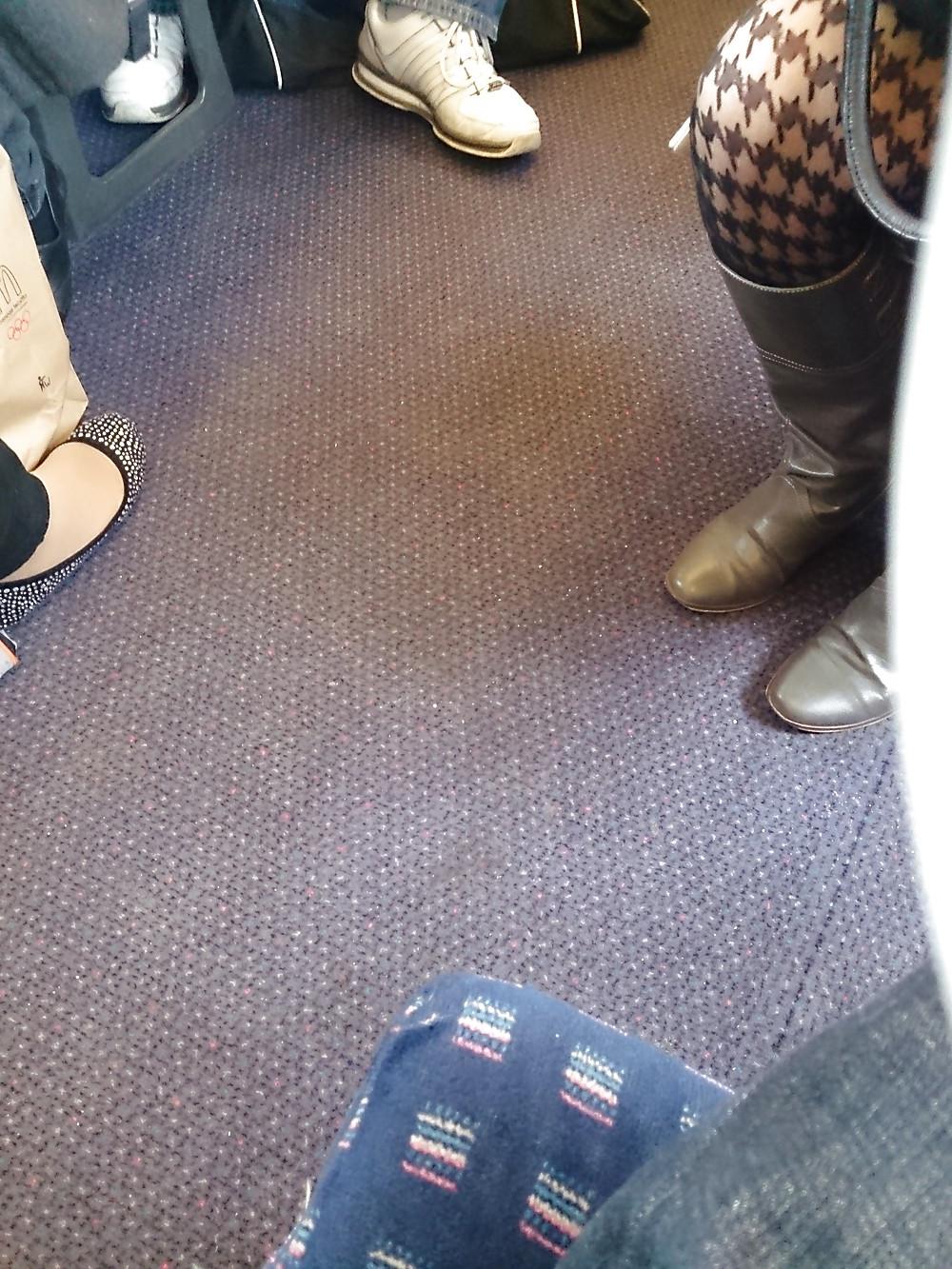 25P Candid legs and stockings pantyhose from London