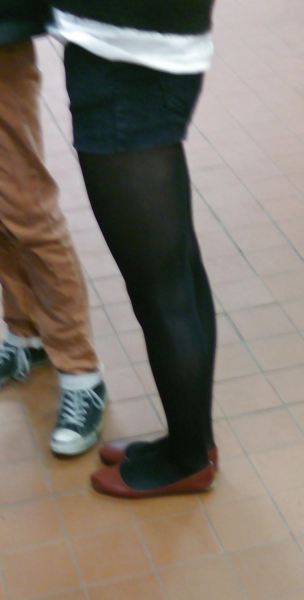 25P Candid legs and stockings pantyhose from London