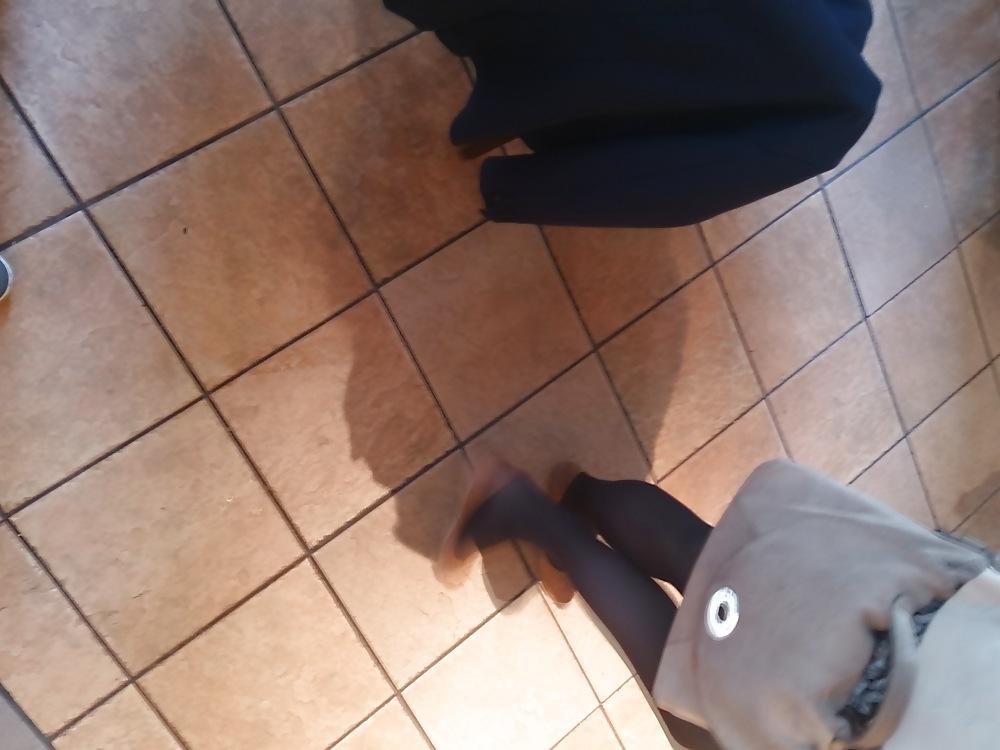 25P Candid legs and stockings pantyhose from London