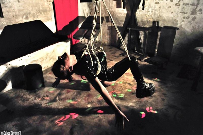 7P Hogtied bondage cerbere and claudiacuir