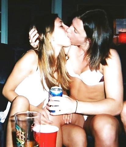 20P KimandSarah's lesbian party pictures