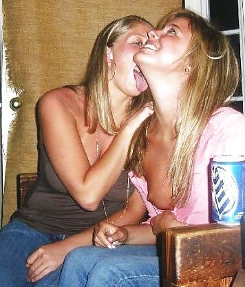 20P KimandSarah's lesbian party pictures