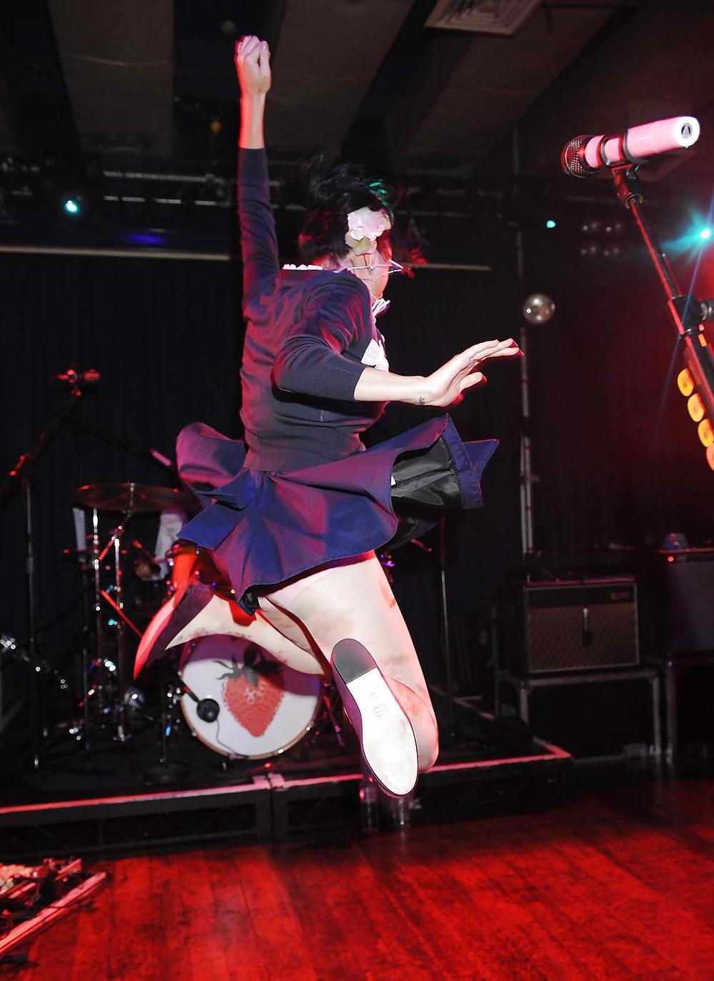 14P Celeb pantyhose