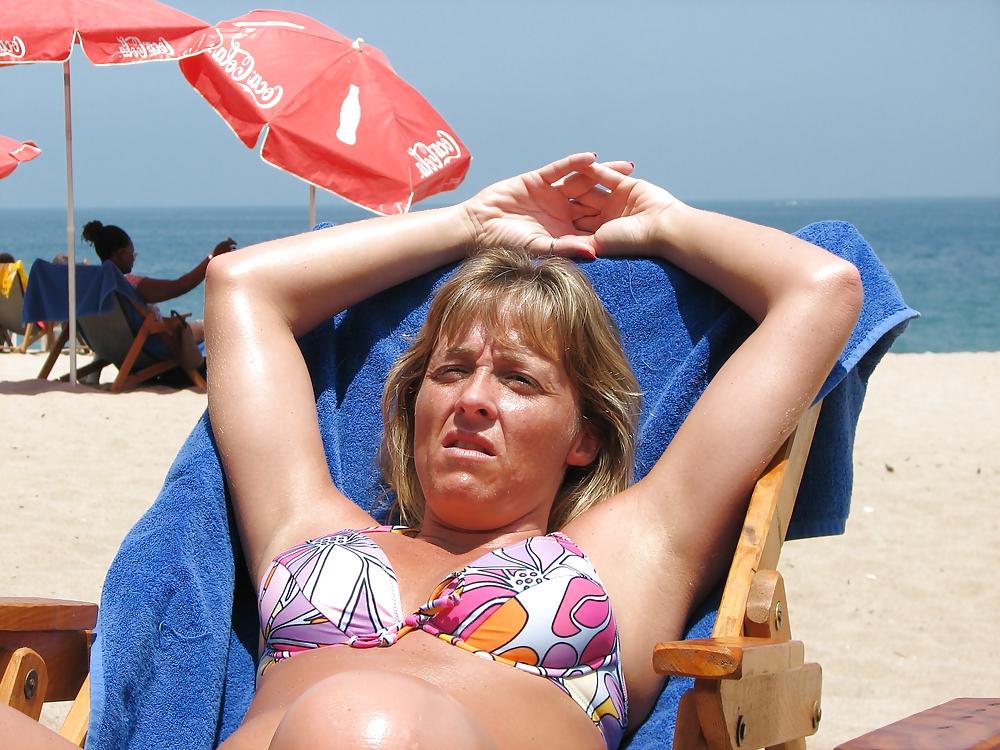 20P Blonde MILF On Holiday 2