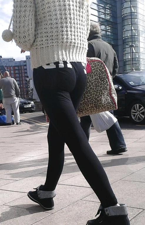 19P Candid ass cameltoe