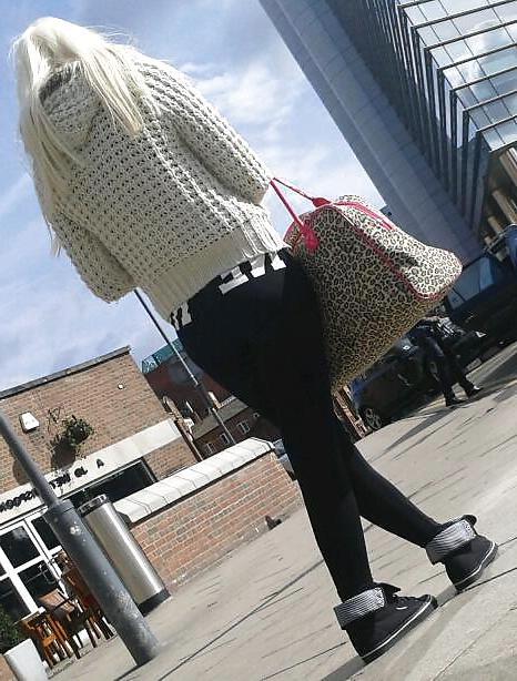 19P Candid ass cameltoe