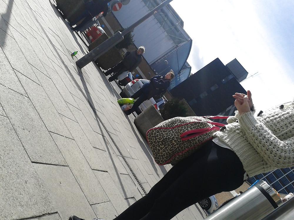 19P Candid ass cameltoe