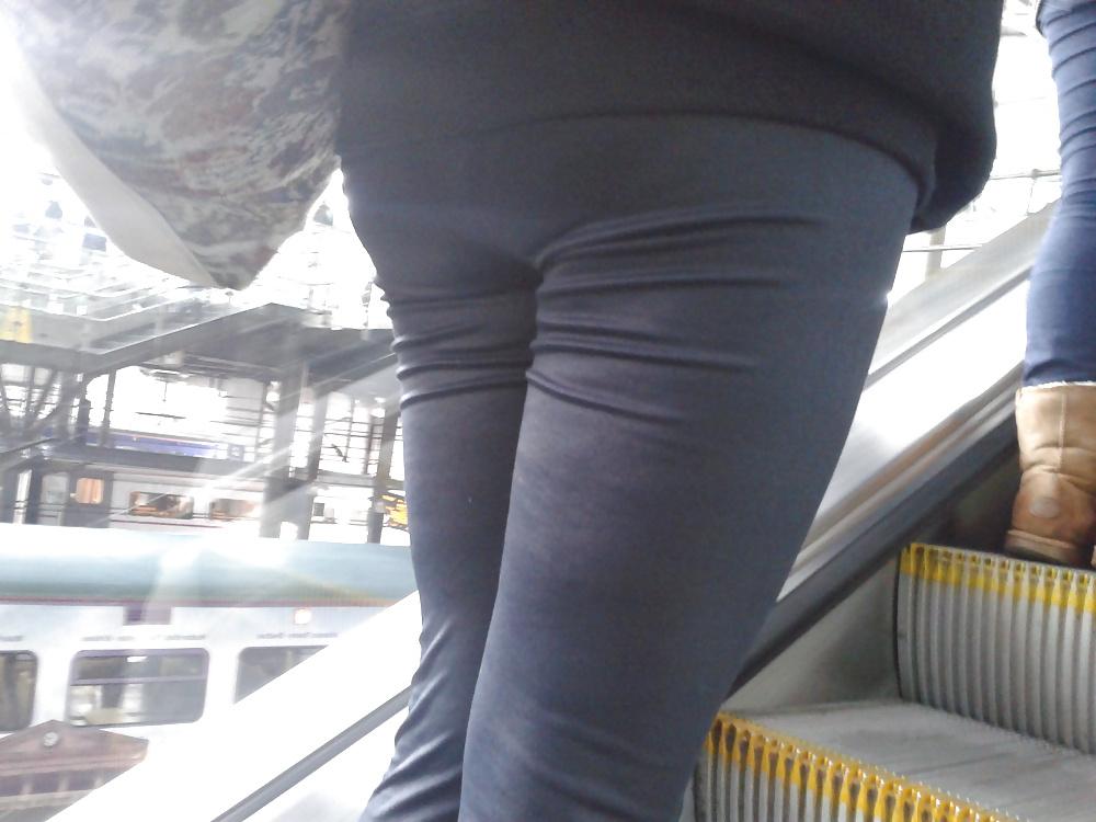 19P Candid ass cameltoe