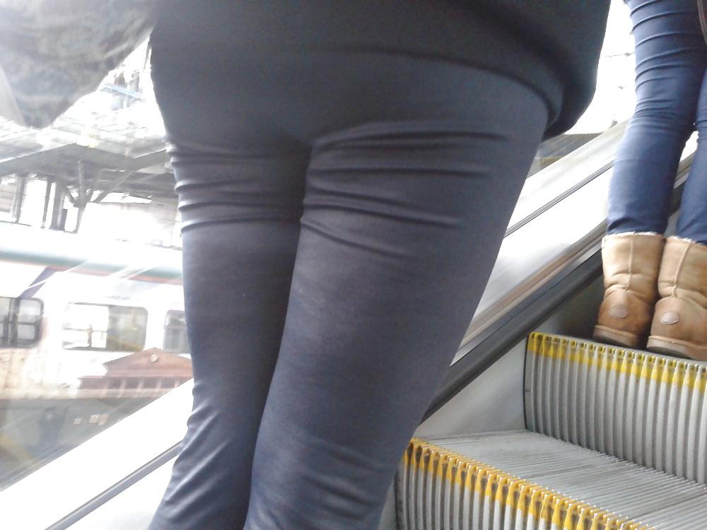 19P Candid ass cameltoe