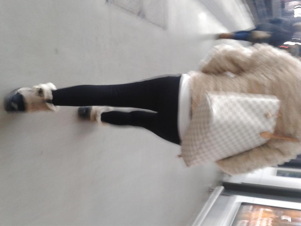 19P Candid ass cameltoe