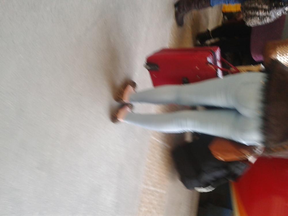 19P Candid ass cameltoe