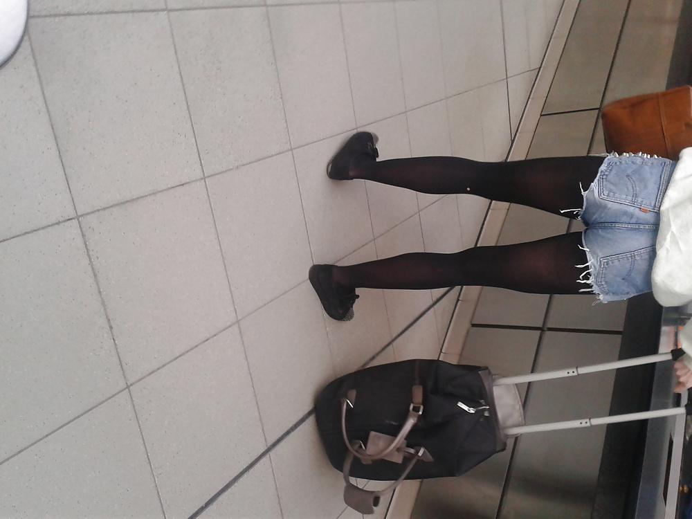 19P Candid ass cameltoe