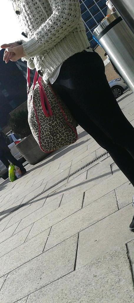 19P Candid ass cameltoe