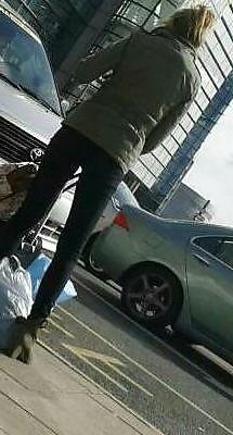 19P Candid ass cameltoe