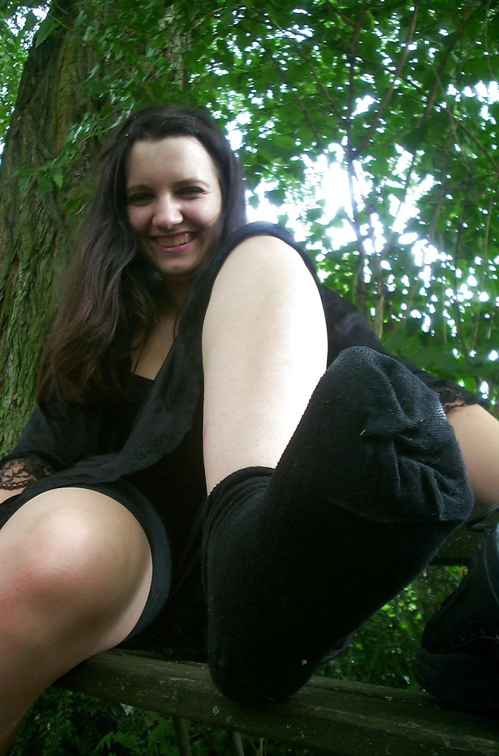 25P Gothic Foot Queens - Tina
