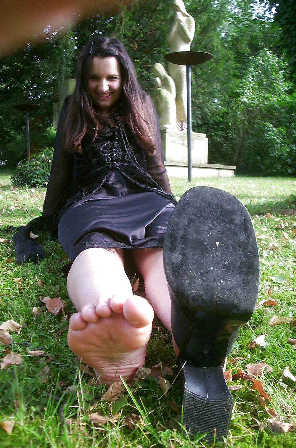 25P Gothic Foot Queens - Tina