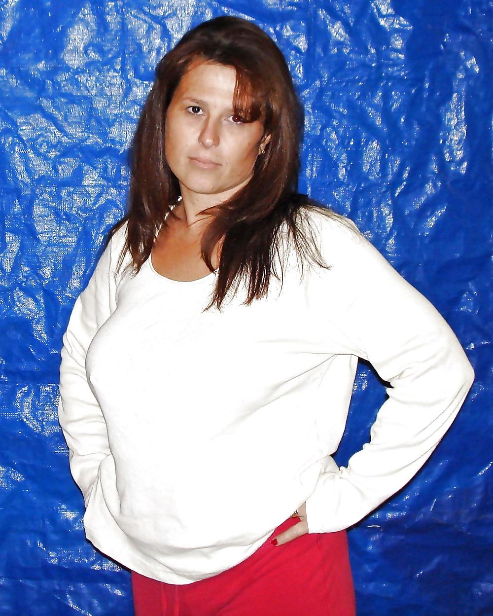 8P Die MILF-Frau eines Freundes