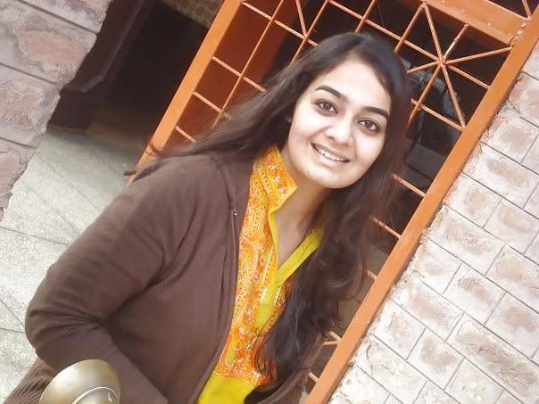 25P Delicious Paki Doctor needs your COCK!