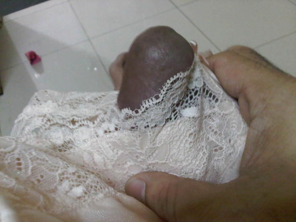 7P My friend used my wife's bras for cum