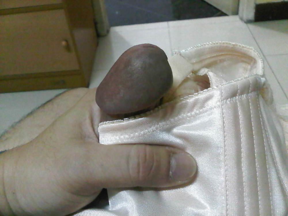 7P My friend used my wife's bras for cum