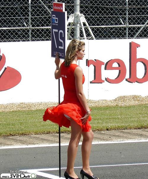19P The wind is no friend of skirts 