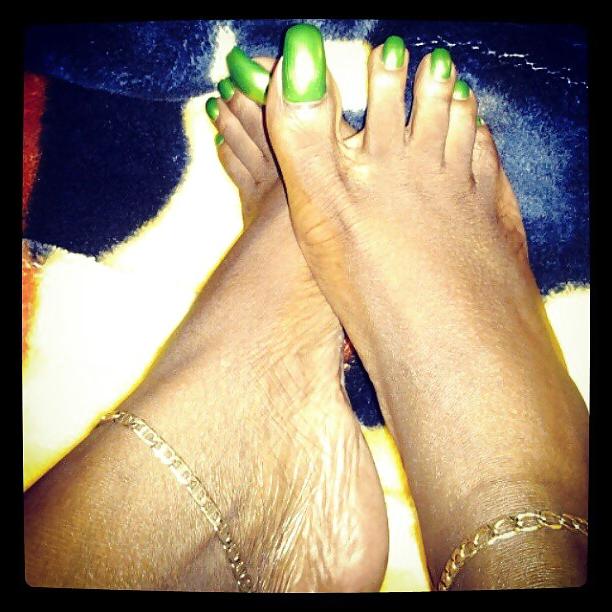 25P Beautiful long toenails