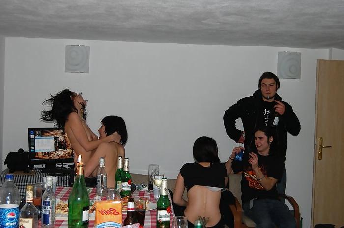 25P Hot lesbian party
