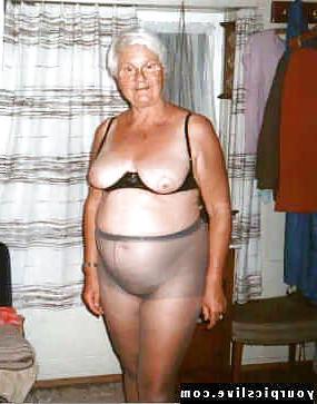 10P Grannies in pantyhose