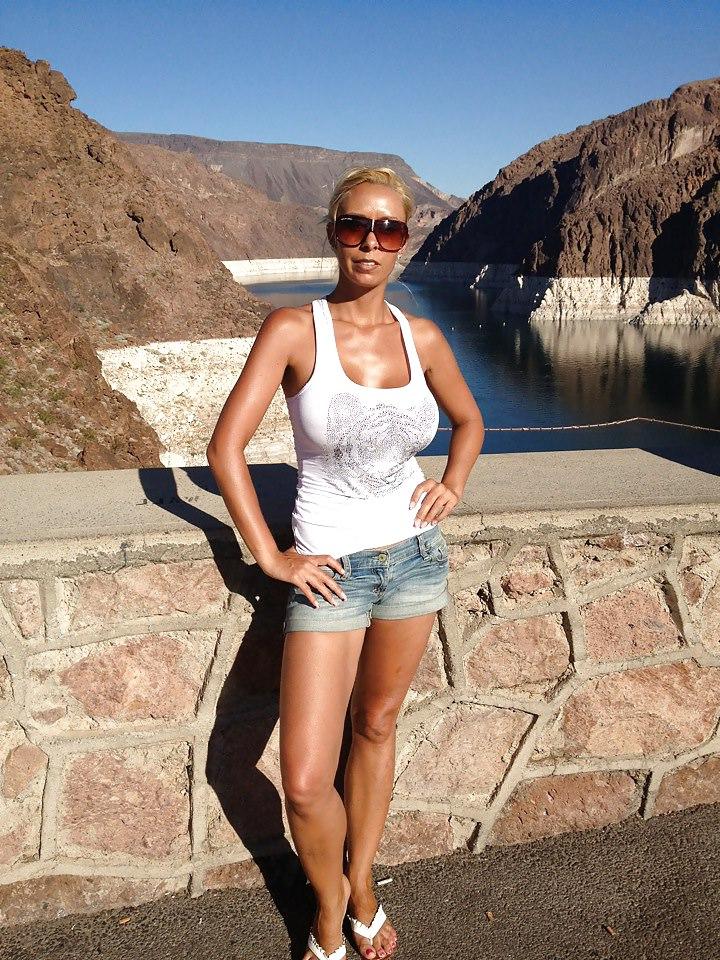 16P Mature Dutch Steffi with great tits