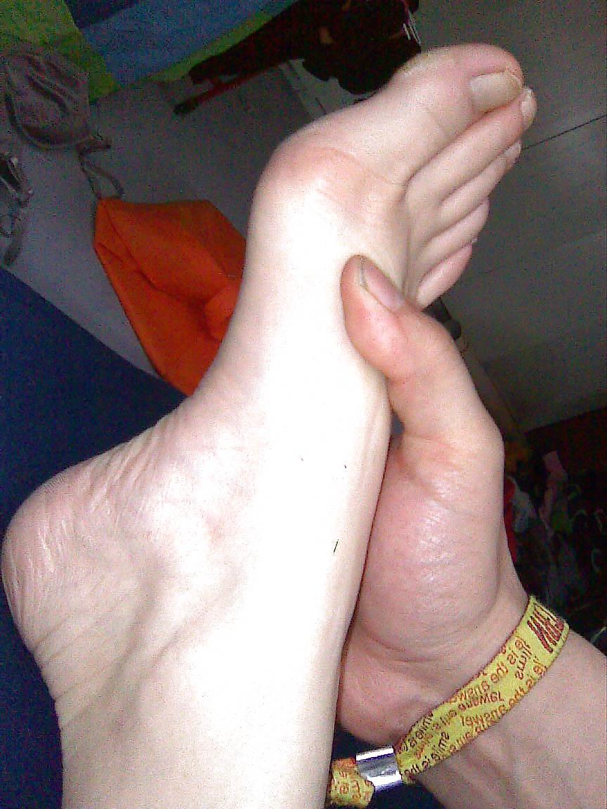 13P BB 's Feet 2009 - Foot Model with long toes, slender feet