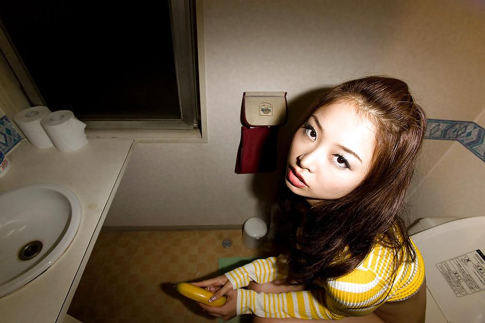 6P Japanese girl at home