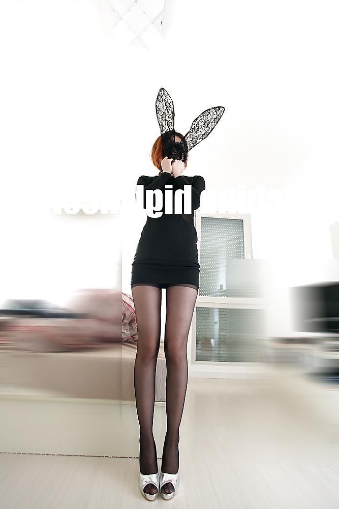 7P Long legs lady