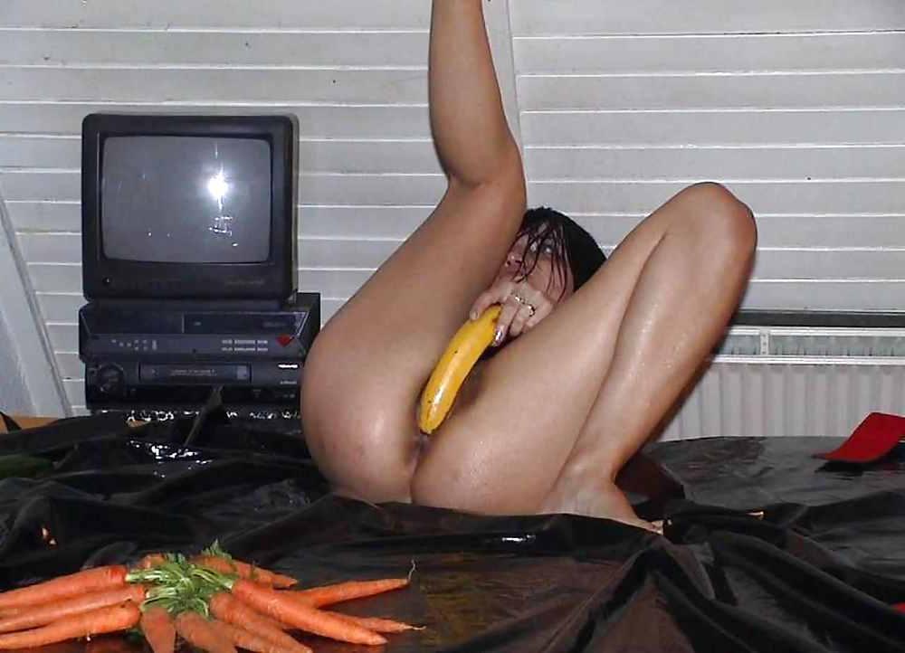 15P HAIRY VEGETABLE SLUT AT HOME