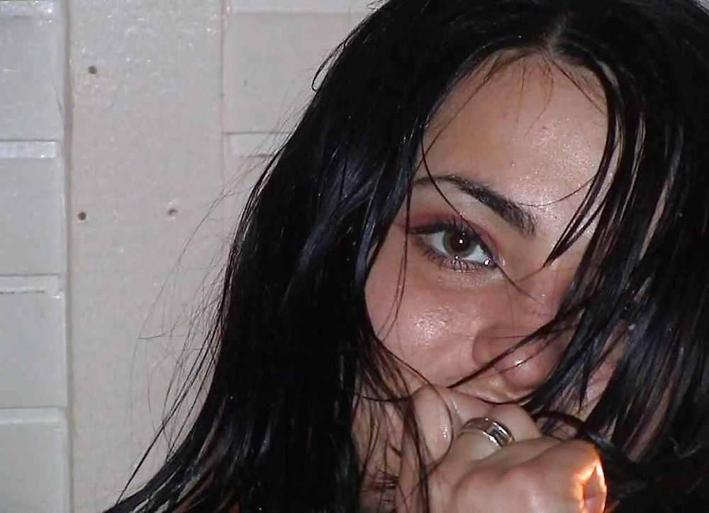 15P HAIRY VEGETABLE SLUT AT HOME