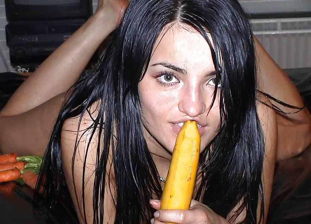 15P HAIRY VEGETABLE SLUT AT HOME