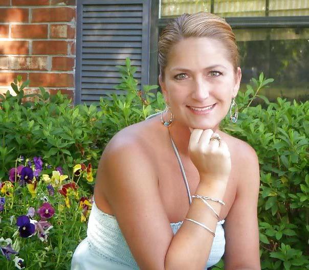 14P Mature Blond Wife Jenni On Holiday