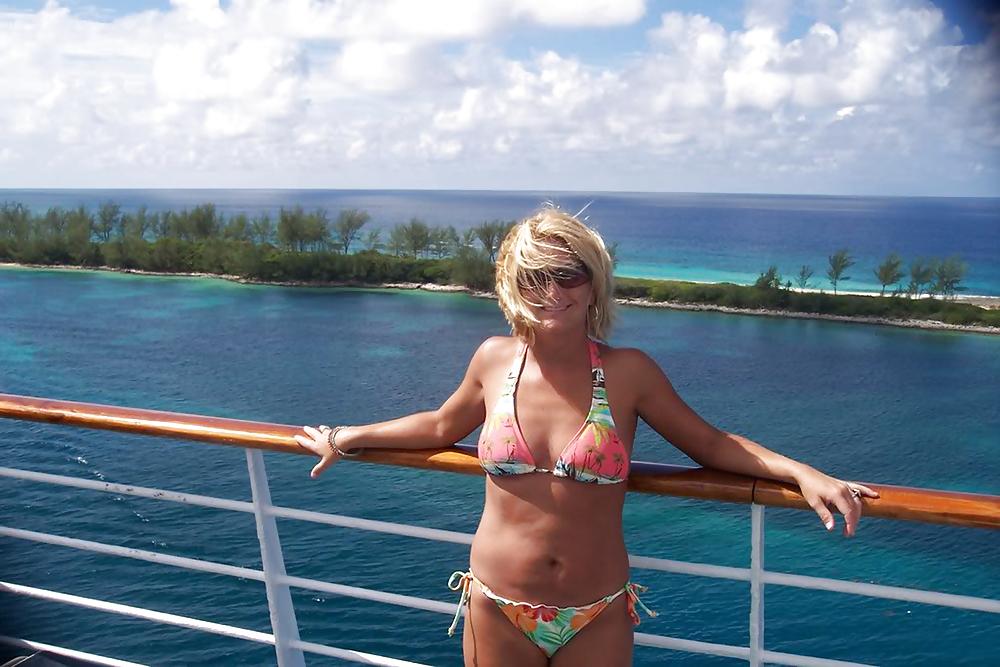 14P Mature Blond Wife Jenni On Holiday