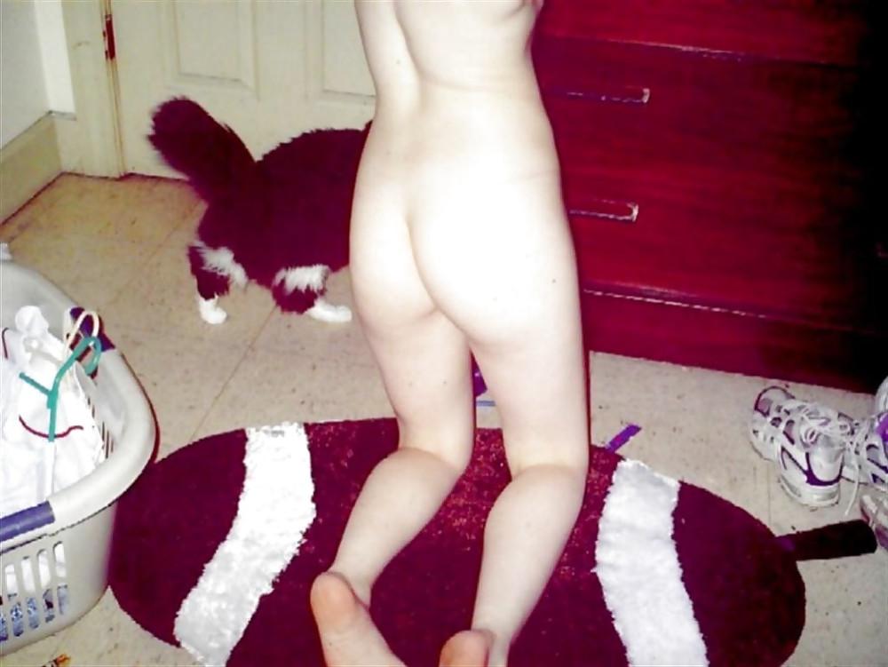 25P Bonnie shows off tiny tight asshole 