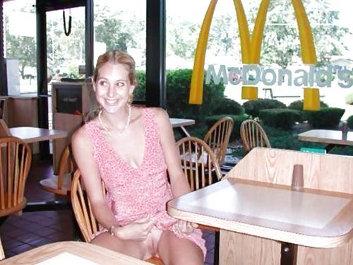 25P Public pussy flashing. Fanny on the streets.