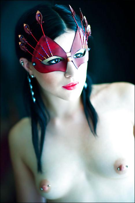 25P Women Behind Maskes