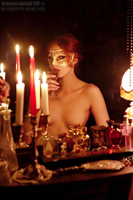 25P Women Behind Maskes