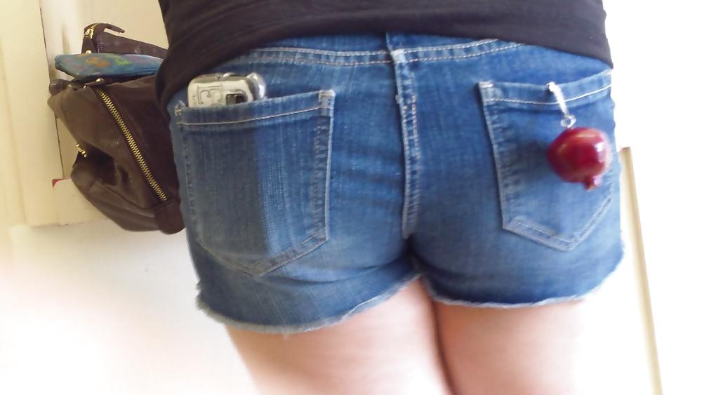 25P Assorted butts & ass on the street 