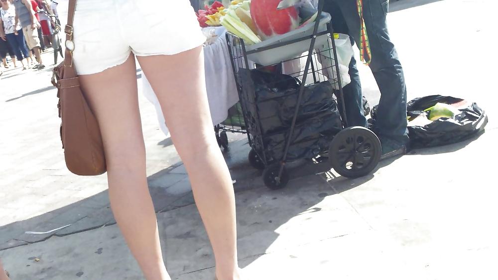 25P Assorted butts & ass on the street 