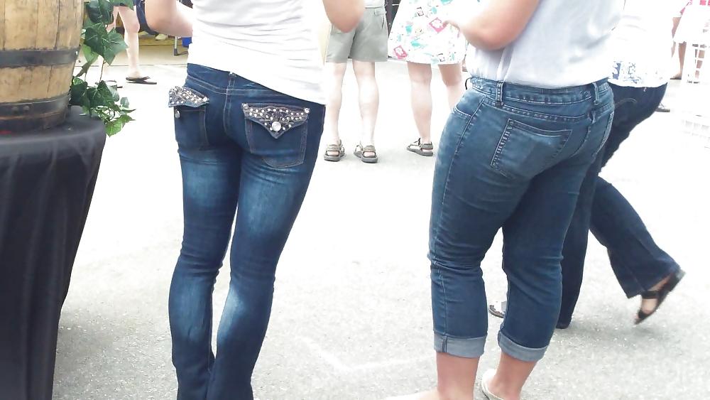 25P Assorted butts & ass on the street 