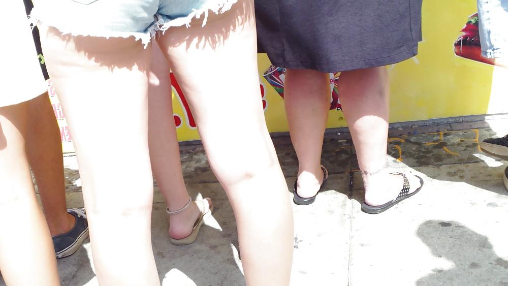 25P Assorted butts & ass on the street 