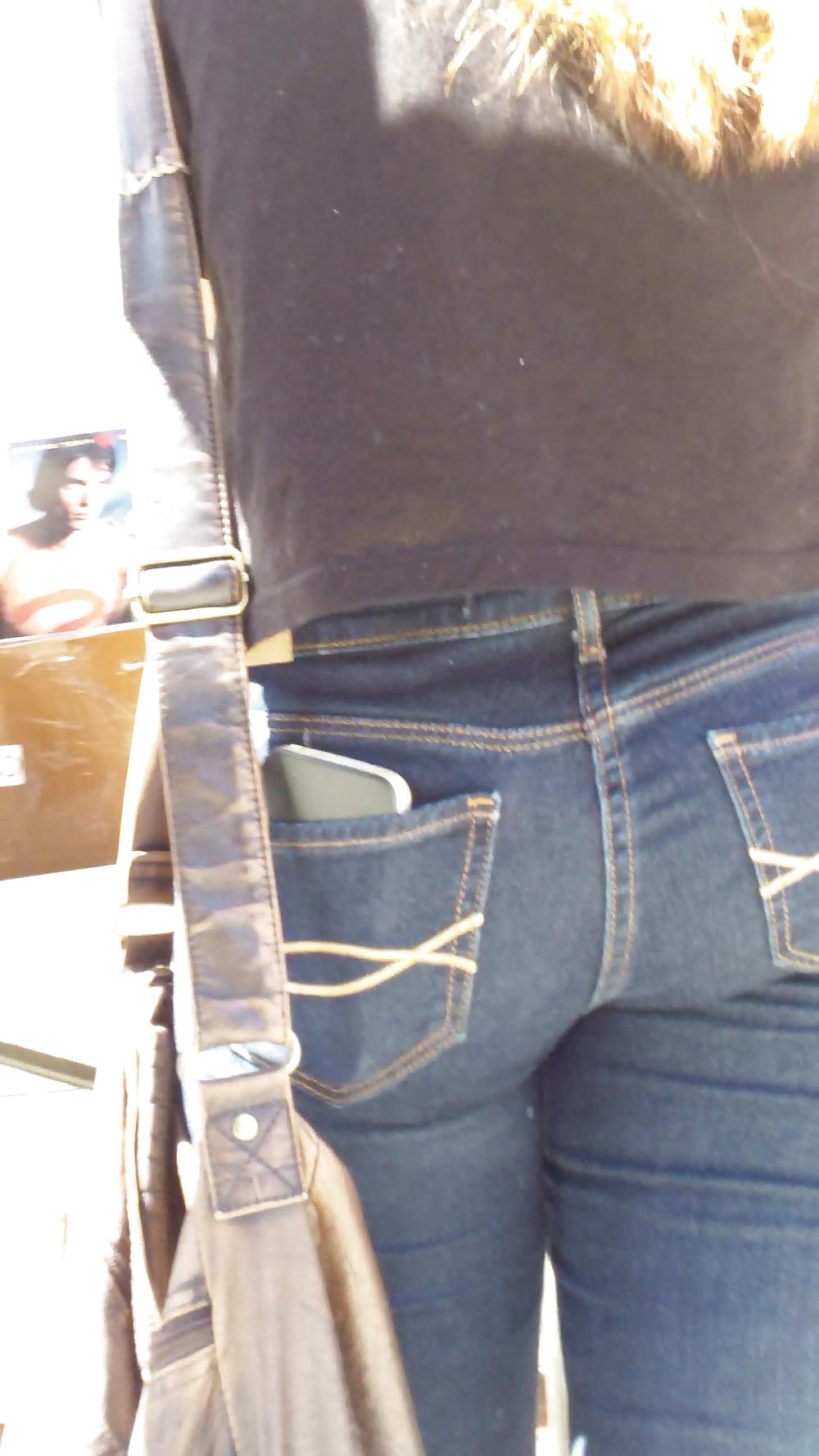 25P Assorted butts & ass on the street 