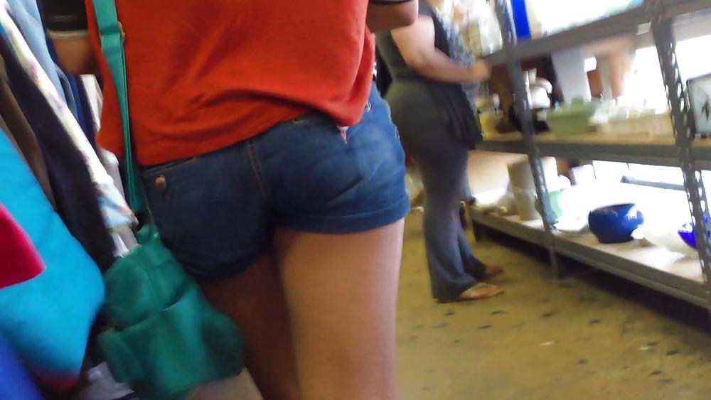 25P Assorted butts & ass on the street 