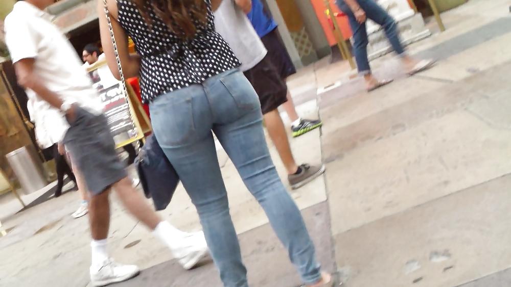 25P Assorted butts & ass on the street 