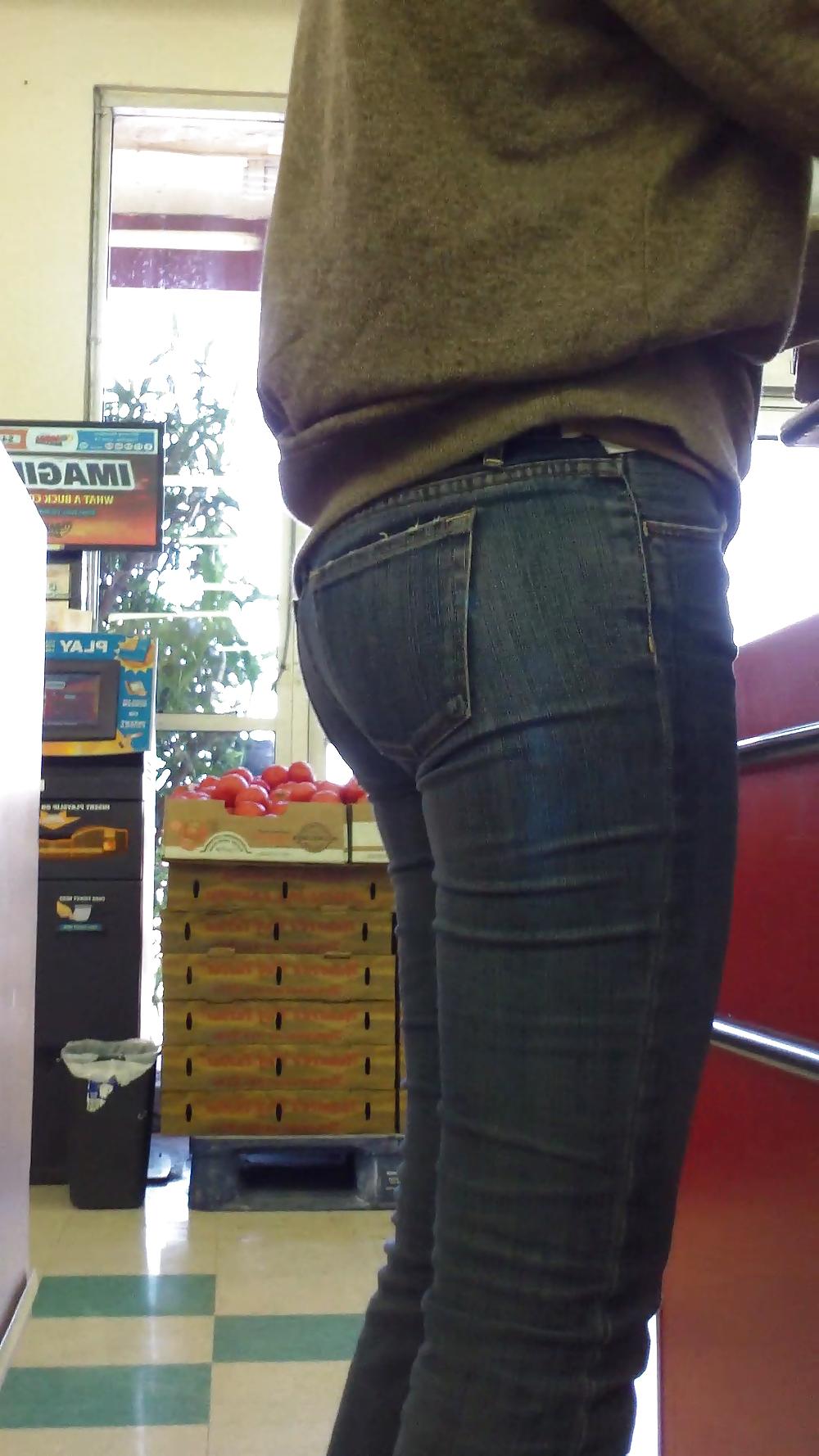 25P Assorted butts & ass on the street 